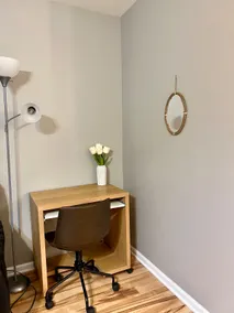 Spacious 3 bed/1.5 bath townhome with free parking - Image 5