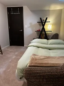 Cushy pad fully remodeled 10 min from O’Hare. - Image 5