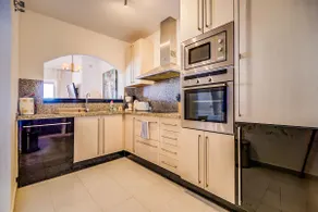 Stunning Apartment With Golf Course and Sea Views - Image 3