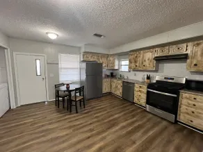 Cozy Country Home - Image 4