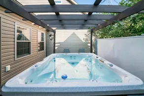 Lazy Cat Lodge| Hot Tub • Fire Pit • Sleeps 10• EV - Image 2