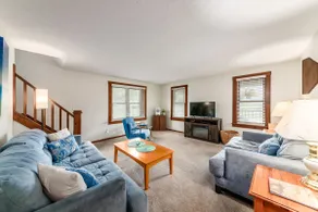 Lazy Cat Lodge| Hot Tub • Fire Pit • Sleeps 10• EV - Image 5