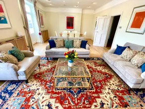 Stunning Thameside Apartment - Image 2