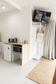 Beachfront Studio Apartment - Image 5