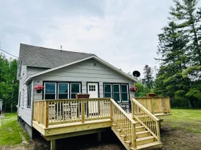 *Stunning Remodel * Hot Tub 4 -BR home, Sleeps 10 - Image 3