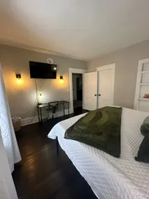 Spacious Downtown Home - Image 2