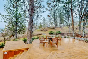 Dog-friendly hilltop estate with fireplace & incre - Image 5