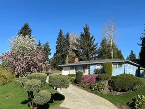 Fully Remodeled 3BR/2BA, Central AC, EV, Fast WiFi - Image 2