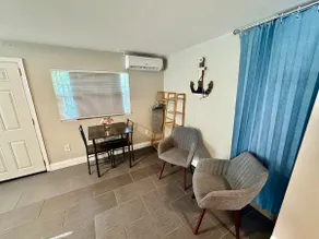 • Sunshine Stay, 4 miles from the Beach - Image 5