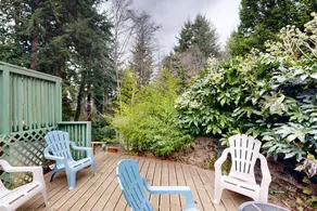 3BR with deck & in-home bar/lounge - Image 4
