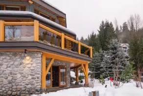 Luxury log chalet | Ski-in/out | Private hot tub - Image 4