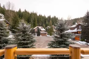 Luxury log chalet | Ski-in/out | Private hot tub - Image 5