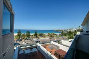Bondi Beach Waves 2 Beachfront Apartment - Image 5