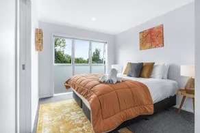 River City Retreat! King Bed & Central - By KOSH BNB - Image 5