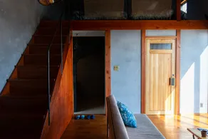 A small house overlooking the ocean | Life and handicrafts on Awaji Island, surrounded by indigo - Image 2