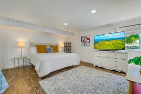 Coastal Room near Laguna Beach, close to shops - Image 2