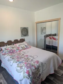 Modern Guest Suite with Stunning Lake Views - Image 2