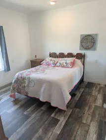 Modern Guest Suite with Stunning Lake Views - Image 4