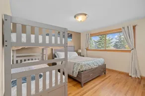 Comfortable family home-15 mins from Airport - Image 4