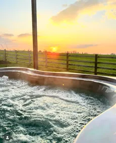 Fielden's Folly Luxury All Weather Private HotTub - Image 2