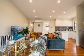 Luxury 3BR Townhouse Maidstone Near CBD| Highpoint - Image 5
