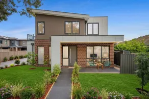 Luxury 3BR Townhouse Maidstone Near CBD| Highpoint - Image 3