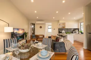 Luxury 3BR Townhouse Maidstone Near CBD| Highpoint - Image 2