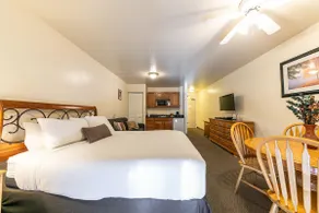 Cozy Studio w/Kitchenette and Balcony #212 at Donner Lake Village - Image 4