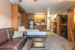 Beautiful Studio W/Kitchenette #134 at Donner Lake Village - Image 4