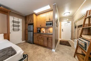 Beautiful Studio W/Kitchenette #134 at Donner Lake Village - Image 5