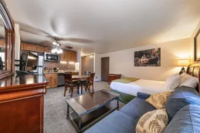 Delightful Studio w/Kitchenette #111 at Donner Lake Village - Image 4
