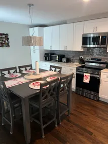 Cozy Home 3BD 2 BA: Central; I-88/Outlet Mall/Park - Image 5