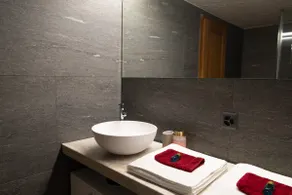 Rustic & historic renovated city apartment - Image 4