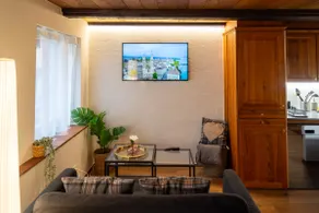 Rustic & historic renovated city apartment - Image 2