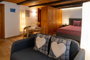 Rustic & historic renovated city apartment - Image 3