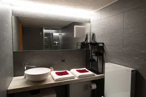 Rustic & historic renovated city apartment - Image 5