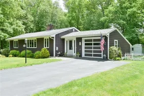 1 Acre, Central Air, Fire Pit, Fenced Yard, Patio - Image 5