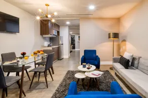 Stylish Apt Near Hotspots | Gym+Business Lounge - Image 5