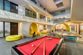 Stylish Apt Near Hotspots | Gym+Business Lounge - Image 2