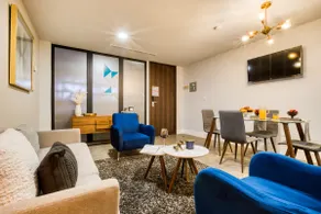 Stylish Apt Near Hotspots | Gym+Business Lounge - Image 4