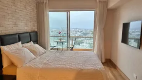 Skyline Loft 32 • Panoramic City View - Image 3