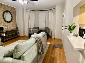 Cozy apartment in the heart of Lincoln Park - Image 2