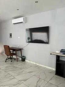 Apartment on Avenue behind Shopping Center - Image 4