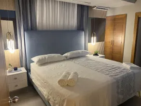 Evaristo Morales Luxe| Modern 1BR King Bed Balcony - Image 2