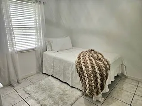 Charming and Modern 3BR Home - Image 2