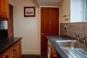 Rustic Cottage in Heart of Town - Image 4