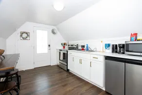 Modern 1BR Walking Distance to Downtown Wooster - Image 3