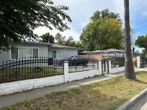 Two-bedroom semi-detached house with private entrance, quiet oasis in a busy area, and two dedicated parking spaces in the front yard - Image 2