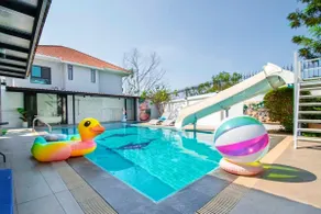 Near the beach Pool Villa with Grand Pool slider - Image 3