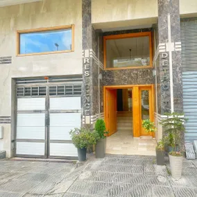 Central location, sunny terrace, and private access - Image 5